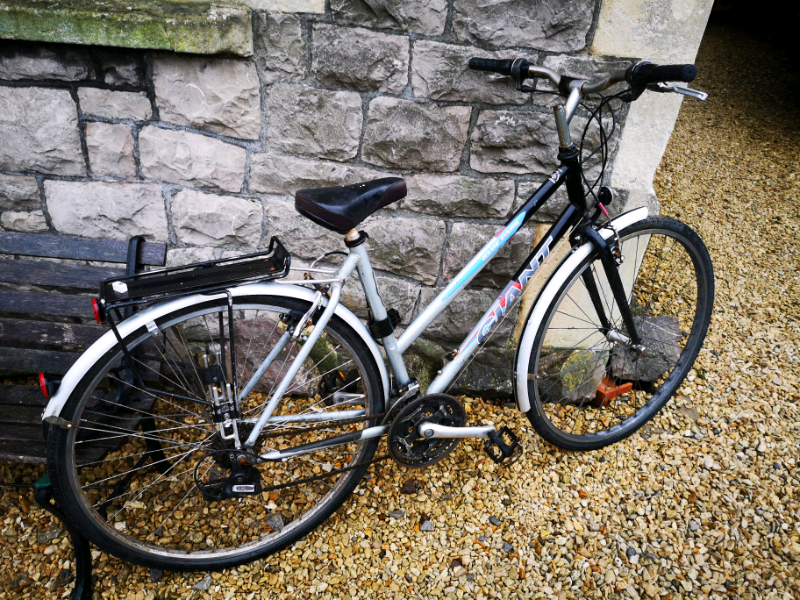 giant hyde park bike